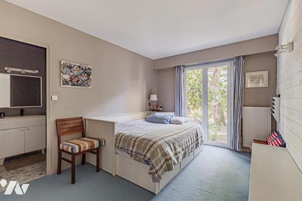PROPRIETE DES ANNEES 80 EDIFIEE DANS UN ECRIN DE VERDURE