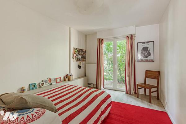 PROPRIETE DES ANNEES 80 EDIFIEE DANS UN ECRIN DE VERDURE