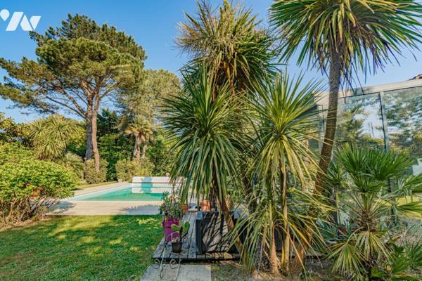 PROPRIETE DES ANNEES 80 EDIFIEE DANS UN ECRIN DE VERDURE