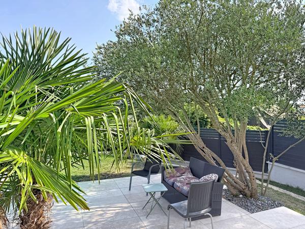 Propriété contemporaine 170m² piscine et garage 6 voitures.