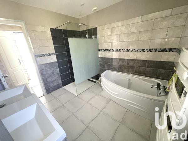 Maison 6 pièces de 124 m² à Médis (17600)