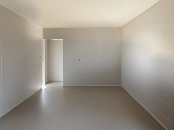 SEVRAN – T2 DE 45 M² AVEC ASCENSEUR, BALCON SANS VIS-À-VIS, PARKING ET RER B
