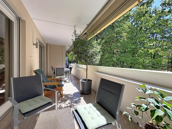 T5 DE 126 m² résidence standing piscine, tennis, cave garage et parking.