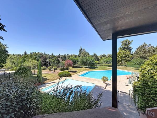 T5 DE 126 m² résidence standing piscine, tennis, cave garage et parking.