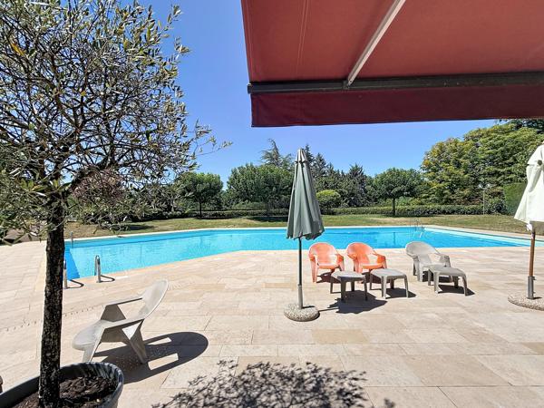 T5 DE 126 m² résidence standing piscine, tennis, cave garage et parking.