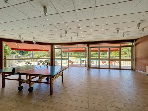 T5 DE 126 m² résidence standing piscine, tennis, cave garage et parking.