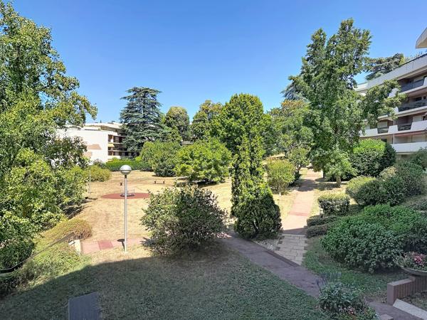 T5 DE 126 m² résidence standing piscine, tennis, cave garage et parking.