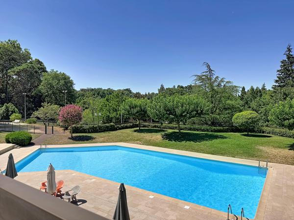 T5 DE 126 m² résidence standing piscine, tennis, cave garage et parking.
