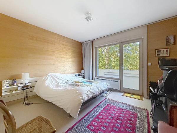 T5 DE 126 m² résidence standing piscine, tennis, cave garage et parking.
