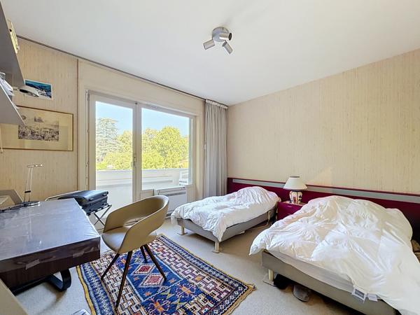 T5 DE 126 m² résidence standing piscine, tennis, cave garage et parking.