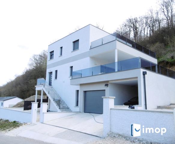 Maison neuve avec vue et piscine chauffée