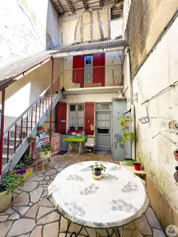 Maison de village avec cour et garage