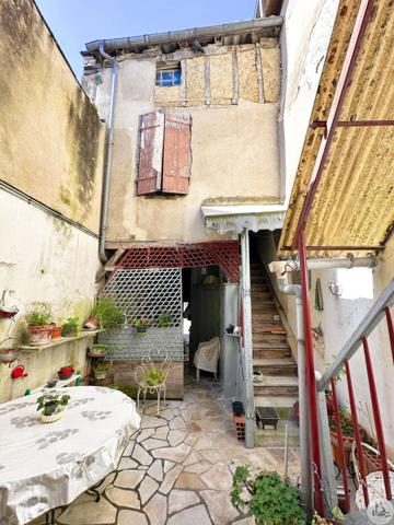 Maison de village avec cour et garage