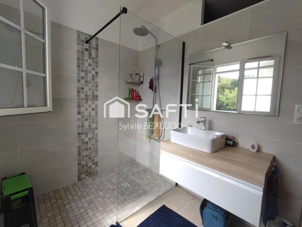 Plain pied au calme de la campagne, beau jardin