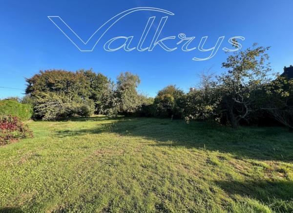 Terrain plat 1100m2 clot et constructible à Moëlan sur mer