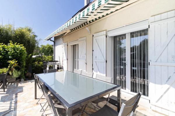 Maison à vendre  5 pièces - 230 m 2   YERRES  - 91