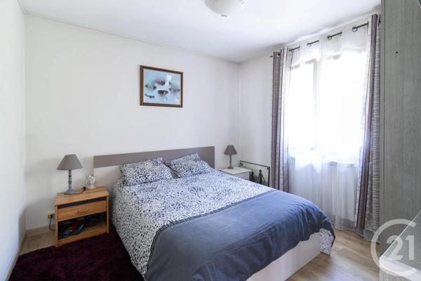 Maison à vendre  5 pièces - 230 m 2   YERRES  - 91