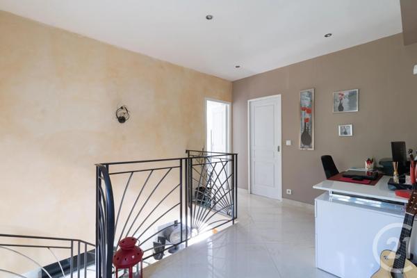 Maison à vendre  5 pièces - 230 m 2   YERRES  - 91