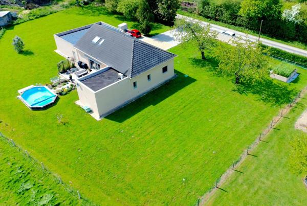 Maison familiale d'environ 180m2 avec terrain de 2500 m2 situé à Issé