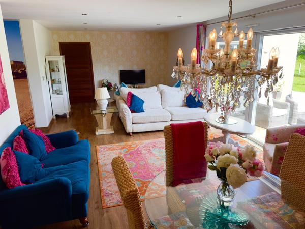 Maison familiale d'environ 180m2 avec terrain de 2500 m2 situé à Issé