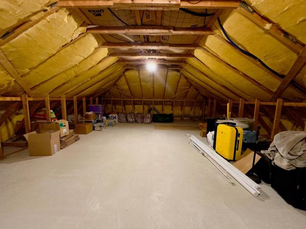 Maison familiale d'environ 180m2 avec terrain de 2500 m2 situé à Issé
