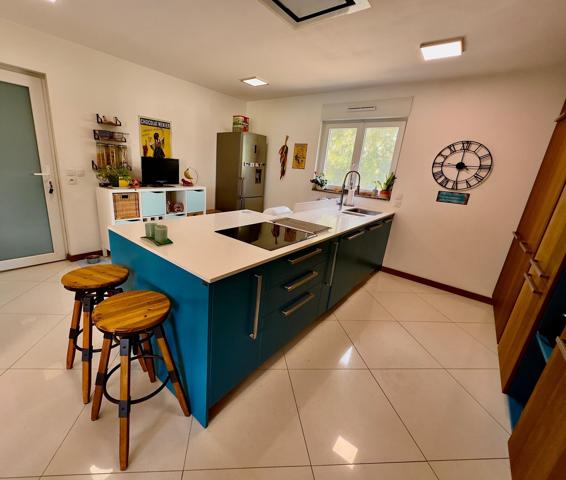 Maison familiale d'environ 180m2 avec terrain de 2500 m2 situé à Issé