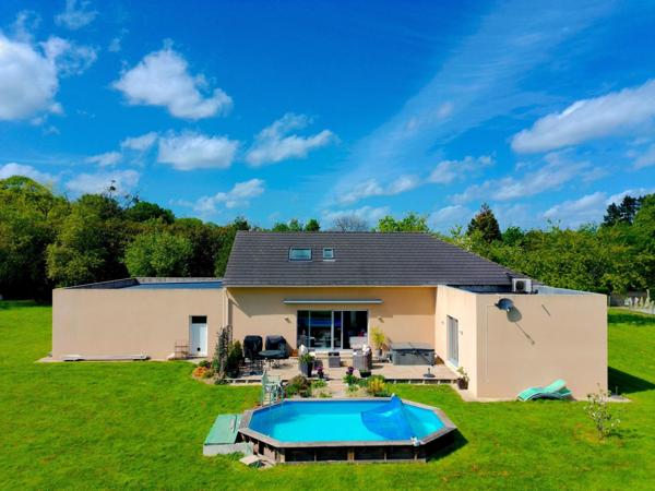 Maison familiale d'environ 180m2 avec terrain de 2500 m2 situé à Issé