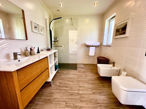 Maison familiale d'environ 180m2 avec terrain de 2500 m2 situé à Issé