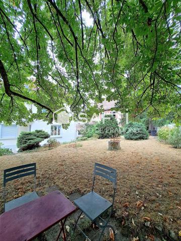 COUP DE CŒUR – UN CADRE DE VIE PRIVILÉGIÉ AU REBBERG, appartement-duplex avec jardin au sein de la copropriété,105 m2, 4 pièces et un espace supplémentaire: des combles aménagées.