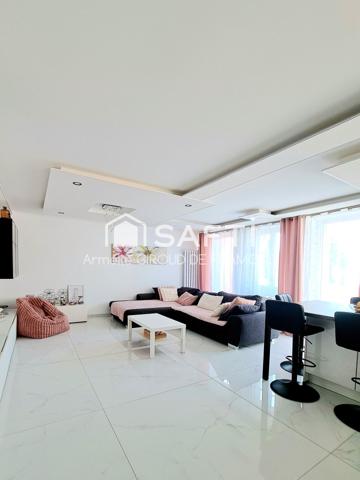 Coup de cœur à Mulhouse dans le quartier prisé du Bas-Rebberg limite Brunstatt, belle et vaste maison mitoyenne de 194 m2, 8 pièces, 6 chambres sur terrain de 221 m2 avec terrasse-jardin, piscine hors-sol, sous-sol et garage.