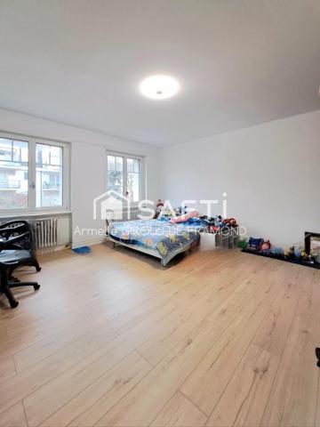 Coup de cœur à Mulhouse dans le quartier prisé du Bas-Rebberg limite Brunstatt, belle et vaste maison mitoyenne de 194 m2, 8 pièces, 6 chambres sur terrain de 221 m2 avec terrasse-jardin, piscine hors-sol, sous-sol et garage.