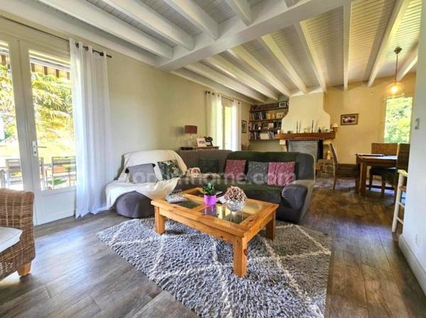 Maison 6 pièces – 151 m² avec Terrain constructibble exceptionnel de 6335 m²  LA COURONNE (16)