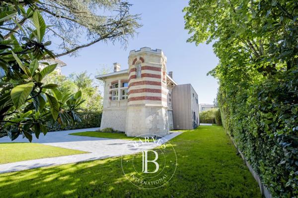 Pessac, Maison 5 Chambres -  206 m² à vendre