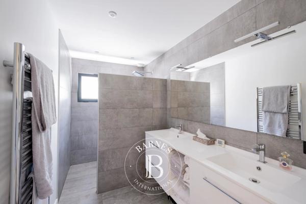 Pessac, Maison 5 Chambres -  206 m² à vendre