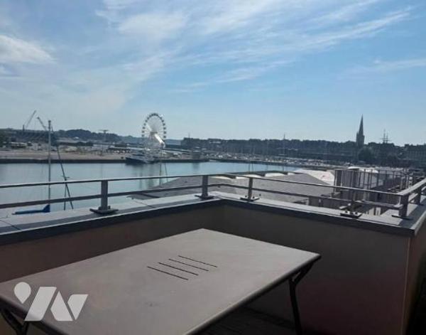 SAINT MALO APPARTEMENT DE TYPE III DERNIER ETAGE VUE DEGAGEE  BASSIN 