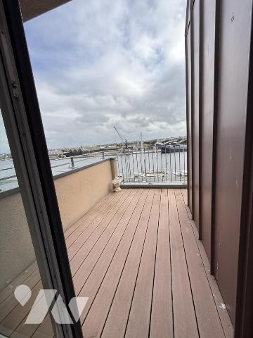 SAINT MALO APPARTEMENT DE TYPE III DERNIER ETAGE VUE DEGAGEE  BASSIN 