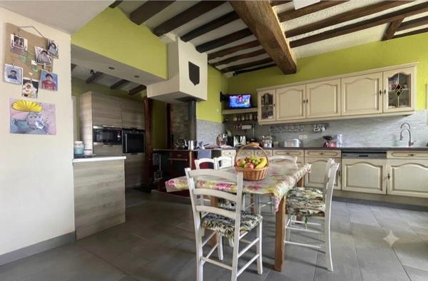Fermette  à vendre 8 pièces  énorme possibilité