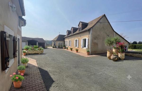 Fermette  à vendre 8 pièces  énorme possibilité