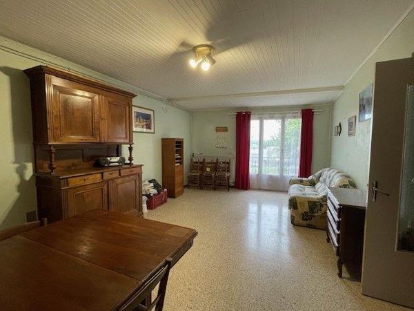 a vendre en campagne ETOILE SUR RHONE  MAISON EN PIERRE avec 1700m2 de terrain  et dépendances a rénover entièrement, nombreuses possibilités pour agrandissement