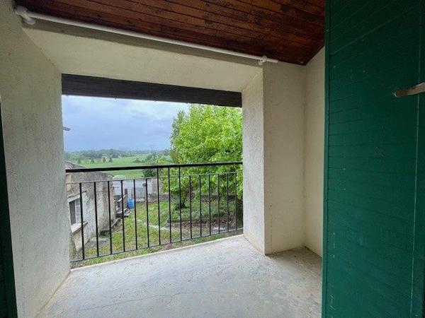 a vendre en campagne ETOILE SUR RHONE  MAISON EN PIERRE avec 1700m2 de terrain  et dépendances a rénover entièrement, nombreuses possibilités pour agrandissement