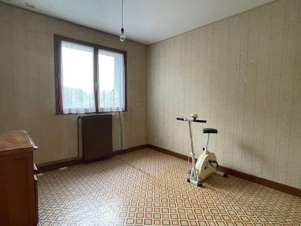 a vendre en campagne ETOILE SUR RHONE  MAISON EN PIERRE avec 1700m2 de terrain  et dépendances a rénover entièrement, nombreuses possibilités pour agrandissement