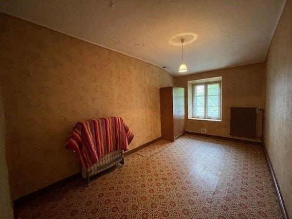 a vendre en campagne ETOILE SUR RHONE  MAISON EN PIERRE avec 1700m2 de terrain  et dépendances a rénover entièrement, nombreuses possibilités pour agrandissement