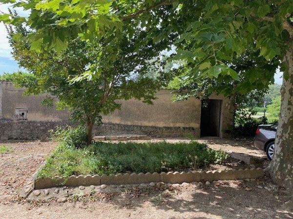 a vendre en campagne ETOILE SUR RHONE  MAISON EN PIERRE avec 1700m2 de terrain  et dépendances a rénover entièrement, nombreuses possibilités pour agrandissement