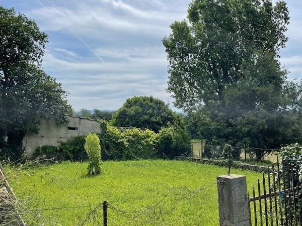 a vendre en campagne ETOILE SUR RHONE  MAISON EN PIERRE avec 1700m2 de terrain  et dépendances a rénover entièrement, nombreuses possibilités pour agrandissement
