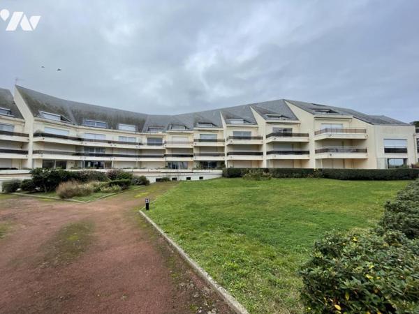 A VENDRE - LE CROISIC - Centre - Vue Mer  - Appartement T2 d'env 59.89m²  avec cave et parking.