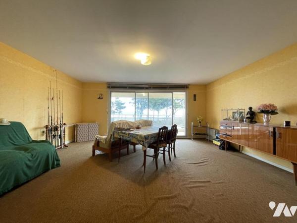 A VENDRE - LE CROISIC - Centre - Vue Mer  - Appartement T2 d'env 59.89m²  avec cave et parking.