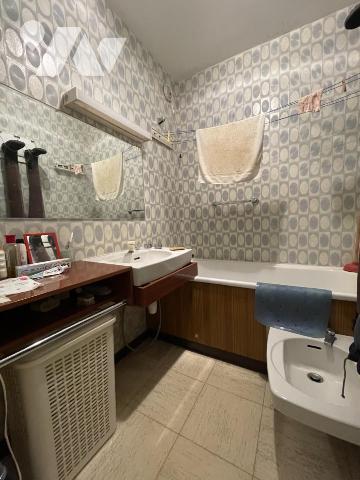 A VENDRE - LE CROISIC - Centre - Vue Mer  - Appartement T2 d'env 59.89m²  avec cave et parking.