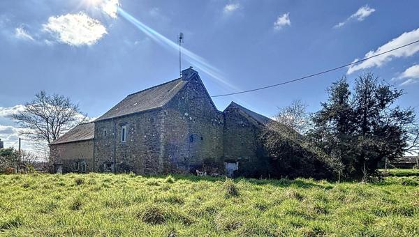 Sur la commune de Guilliers à moins de 15 minutes de Ploërmel et 20 minutes de Saint Méen Le Grand , au calme d’un lieu-dit,  venez découvrir ce joli ensemble immobilier en pierre à rénover.