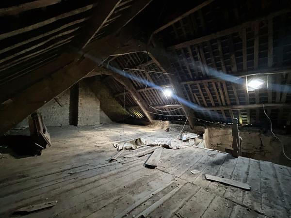 Sur la commune de Guilliers à moins de 15 minutes de Ploërmel et 20 minutes de Saint Méen Le Grand , au calme d’un lieu-dit,  venez découvrir ce joli ensemble immobilier en pierre à rénover.