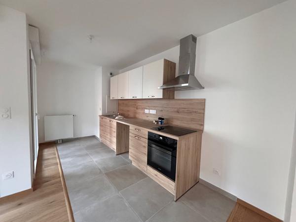 A LOUER - F3 de 64.6 m2 - LOGGIA - PARKING